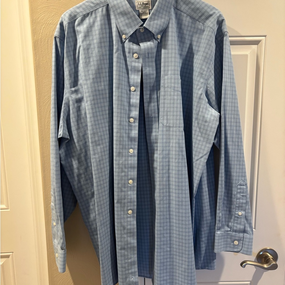 L.L. Bean Men's Blue Checkered Button Down Shirt Wrinkle-free fabric